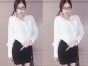 騷味實足誘惑滿滿女主播脫衣舞